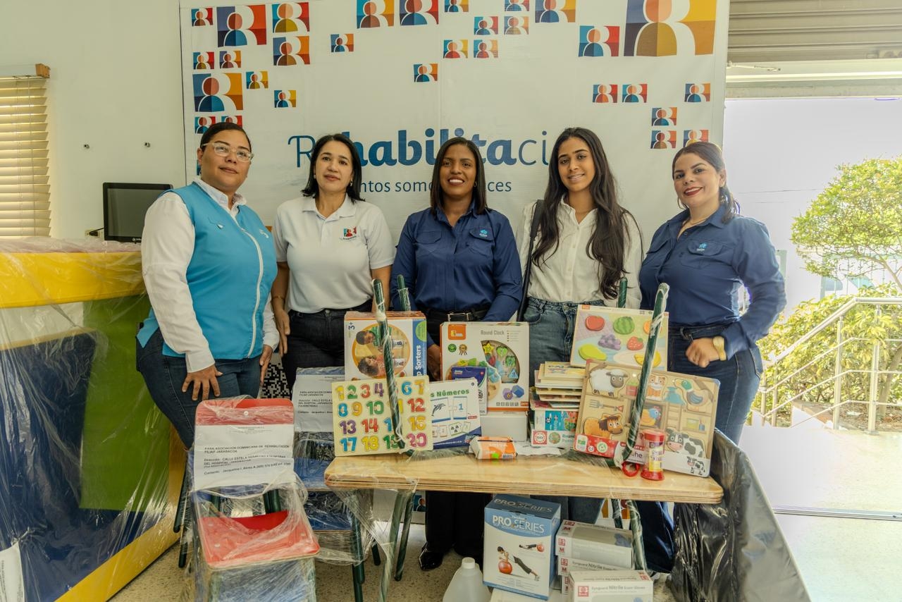 Grupo Ramos reafirma su compromiso social con la entrega de aportes a instituciones de Jarabacoa
