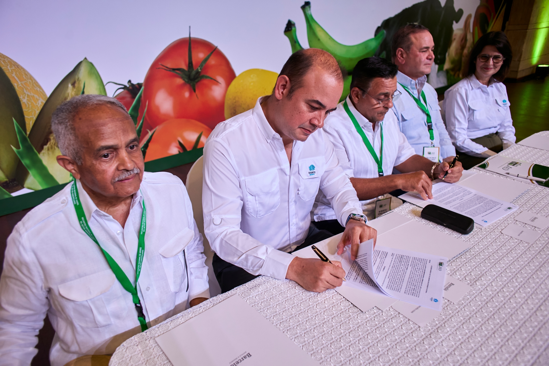 Grupo Ramos y JAD acuerdan impulsar producción agrícola local más eficiente 