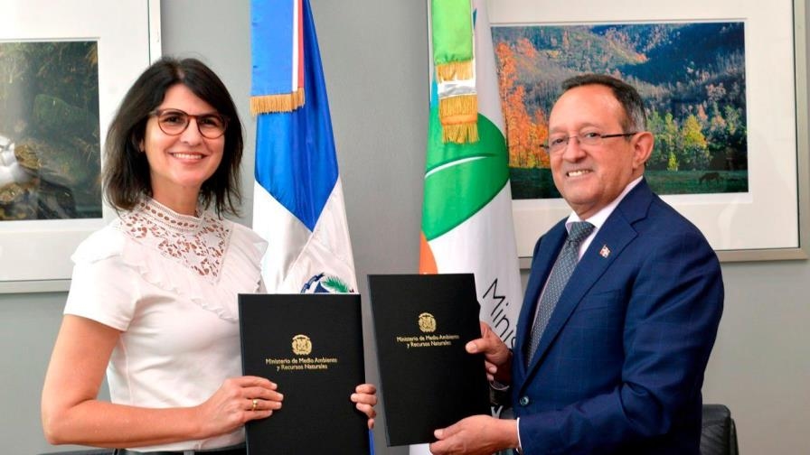 Ministerio de Medio Ambiente y Grupo Ramos suscriben acuerdo de colaboración para proteger la capa de ozono